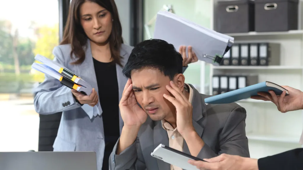 Harassment at work: steps to report it without losing your job